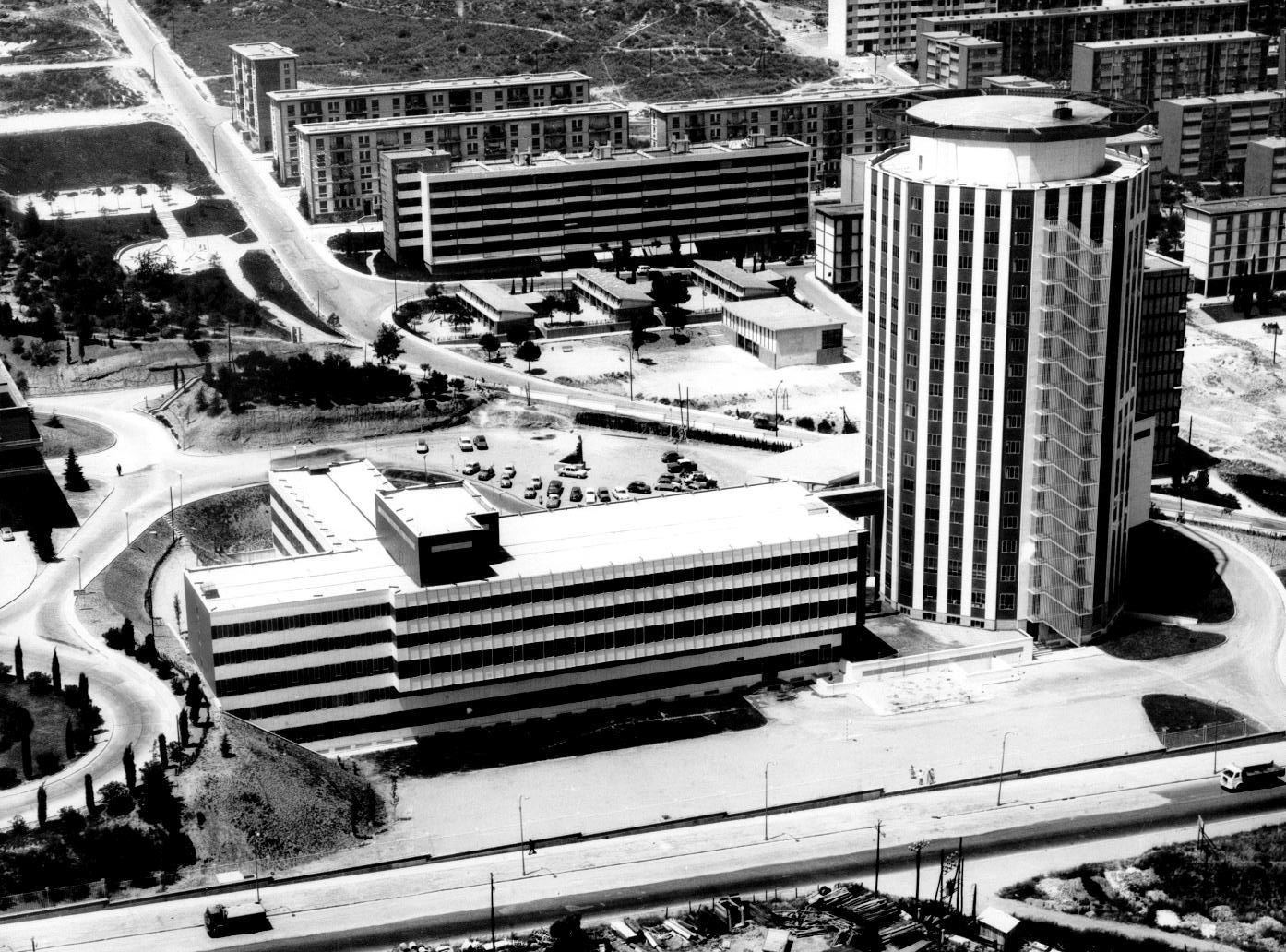 Foto aèria de l’Hospital de Traumatologia, Rehabilitació i Cremats, i l’Hospital Infantil i l’Hospital de la Dona
