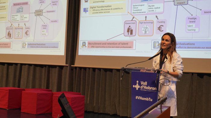 Begoña Benito a la Jornada Científica